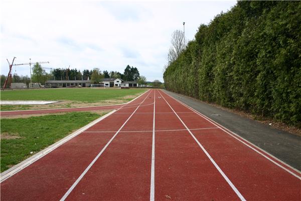 Aménagement piste d'athlétisme, terrains de basket et parking - Sportinfrabouw NV